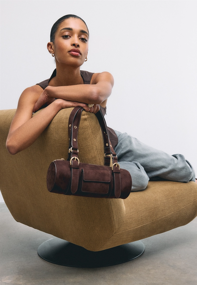 Сумка-боулинг с металлическими деталями