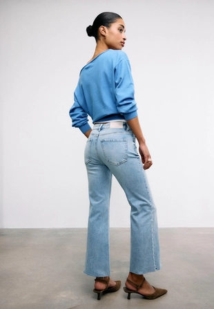 Укороченные джинсы клеш D78- Заказать в России