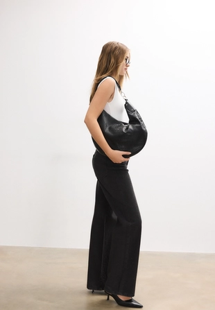 Сумка-хобо на плечо с тиснением под кожу крокодила- Заказать в России