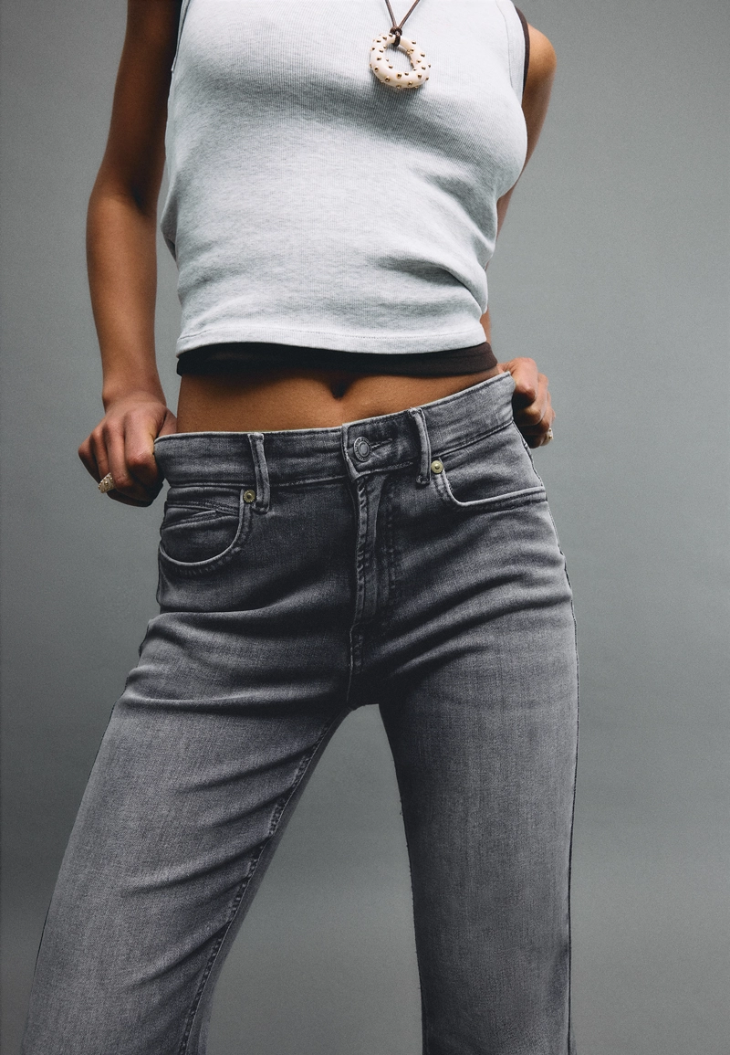 Джинсы клеш с разрезом D74