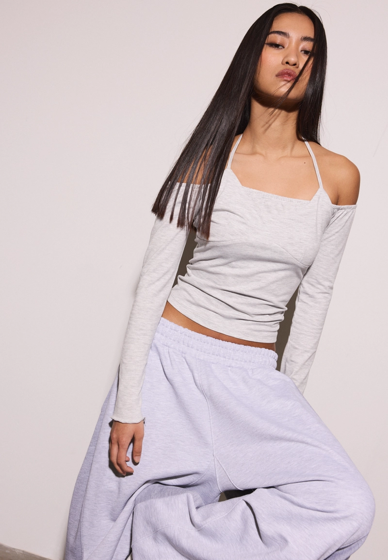 Лонгслив с длинными рукавами и горловиной халтер