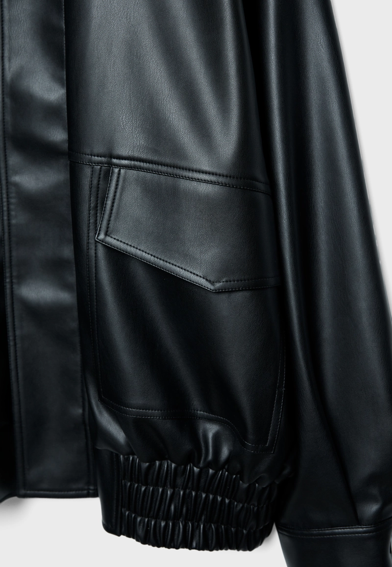 Объемная байкерская куртка из искусственной кожи