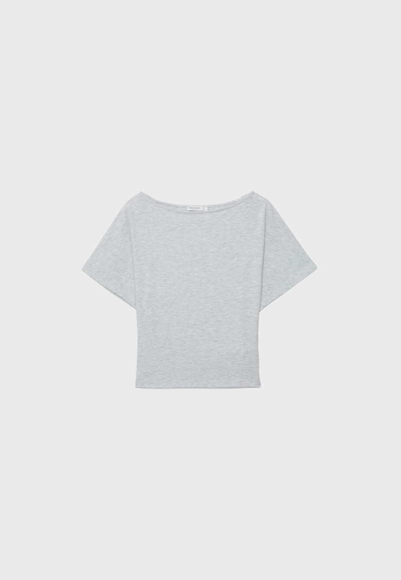 Футболка с вырезом-лодочкой и короткими рукавами