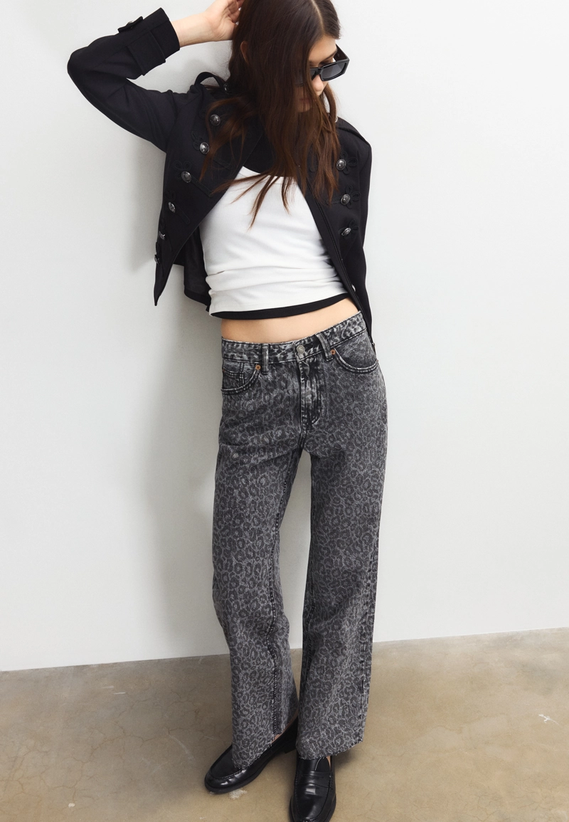 Прямые джинсы с леопардовым принтом
