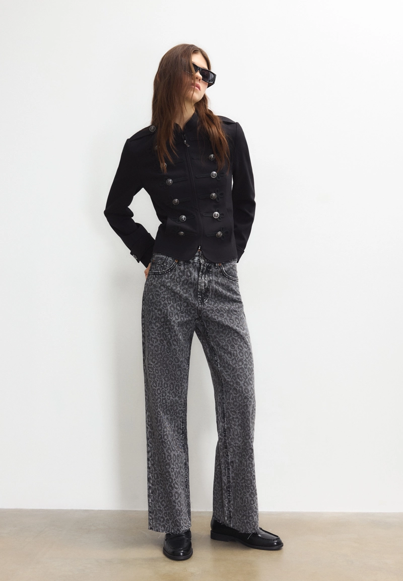 Прямые джинсы с леопардовым принтом