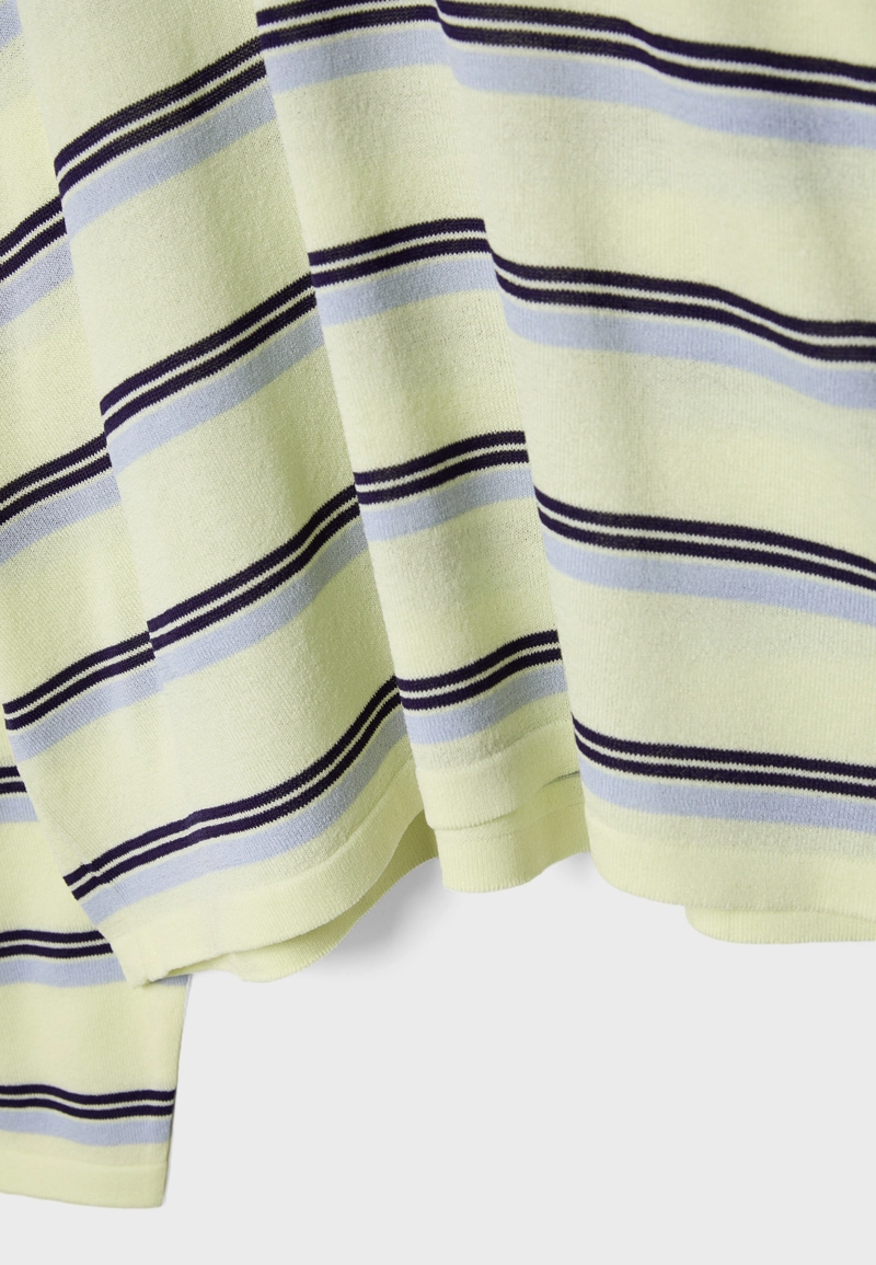 Тонкий трикотажный свитер в полоску