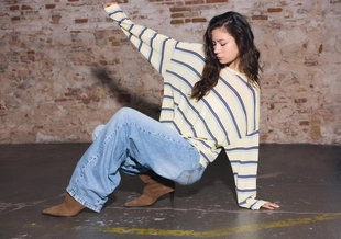 Тонкий трикотажный свитер в полоску- Заказать в России