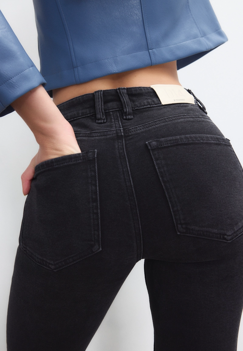 Джинсы D14 зауженные комфортные