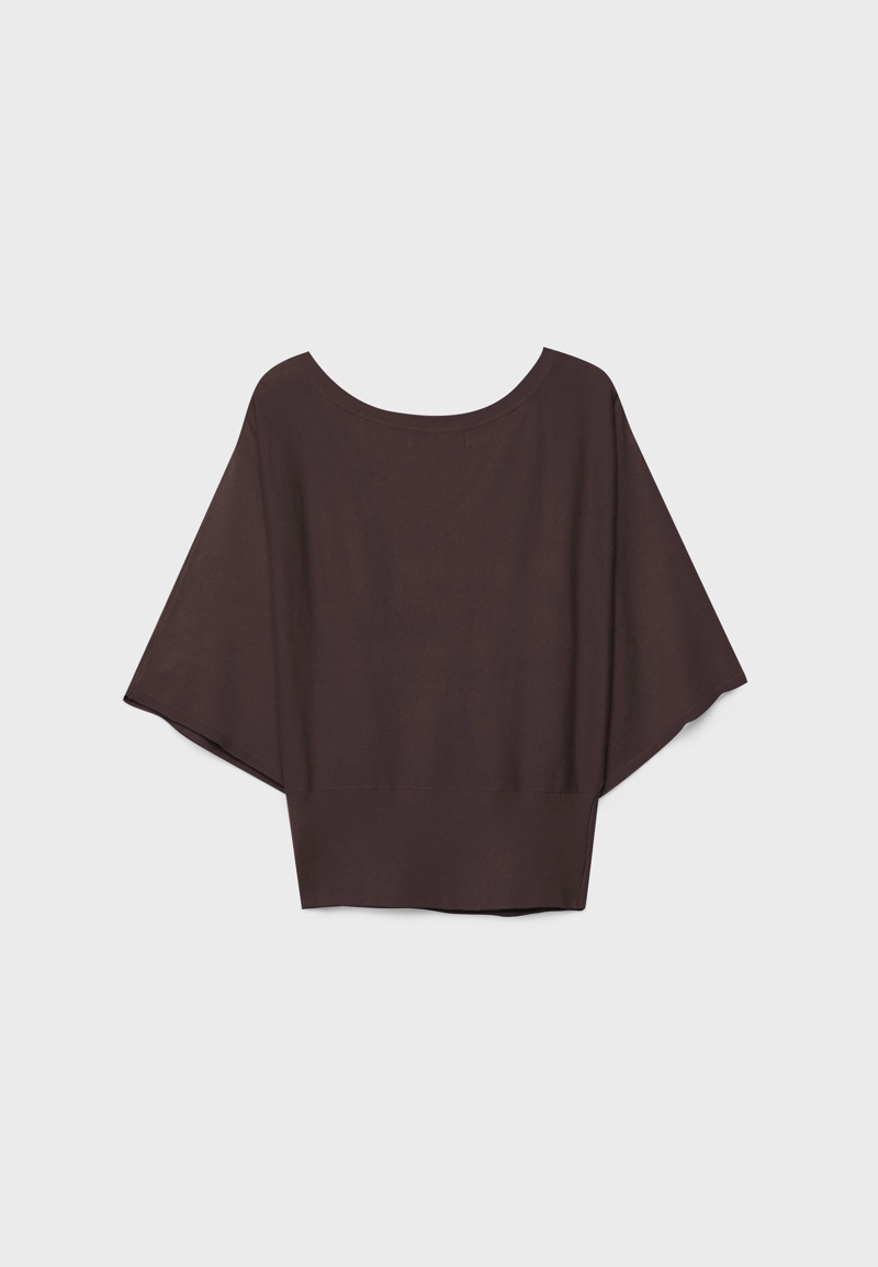 Вязаный свитер с широкими рукавами