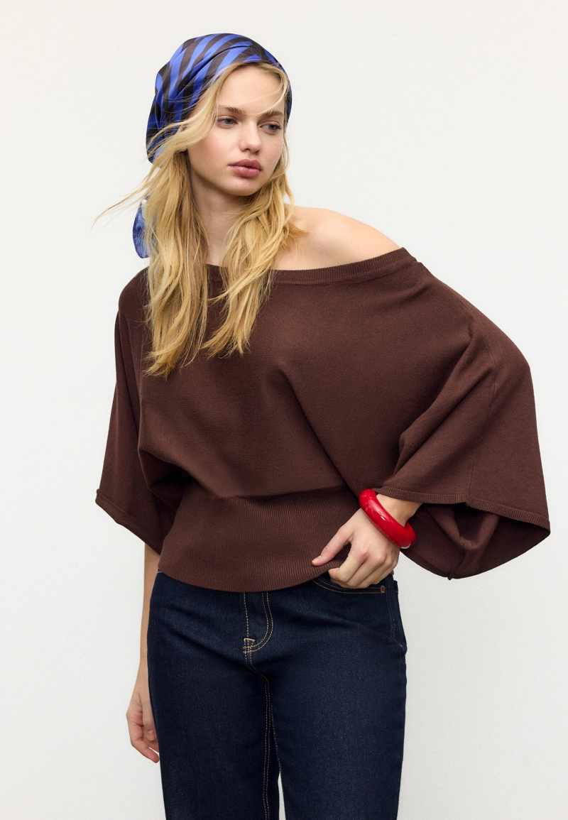 Вязаный свитер с широкими рукавами