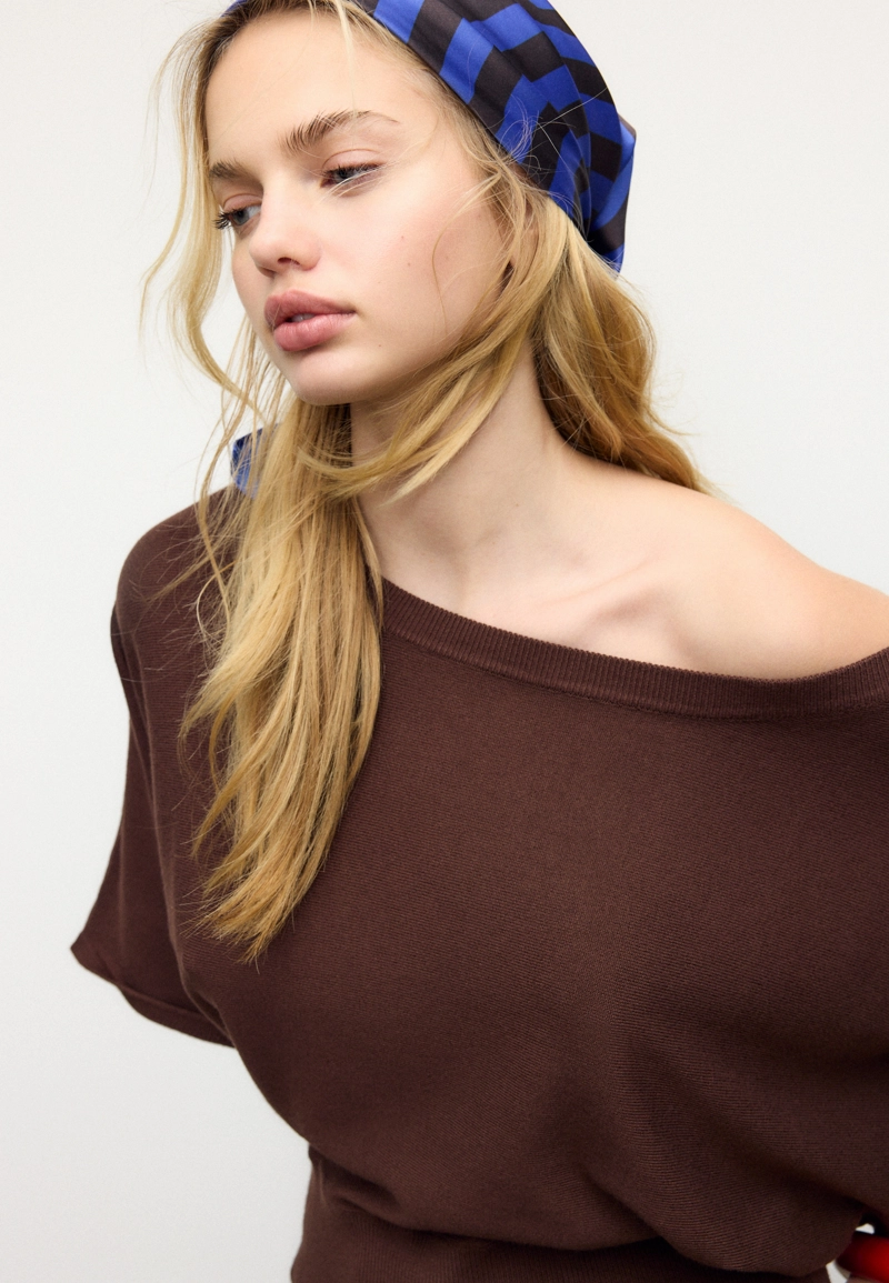 Вязаный свитер с широкими рукавами