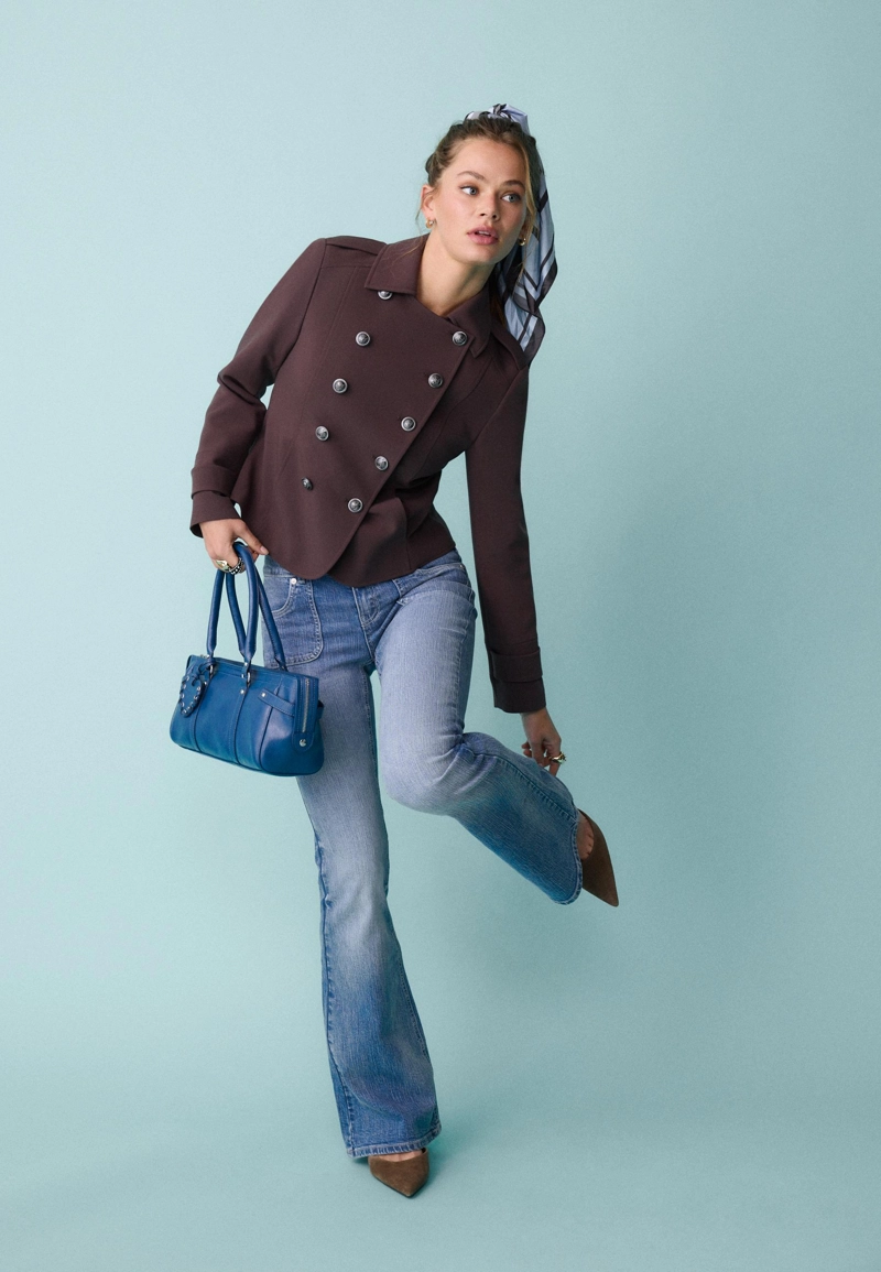 Джинсы с низкой посадкой и простроченными карманами