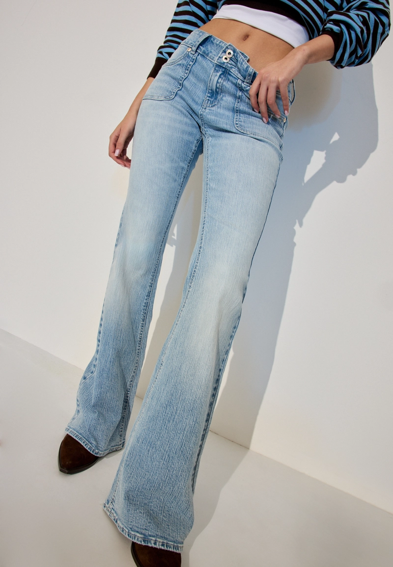 Джинсы с низкой посадкой и простроченными карманами