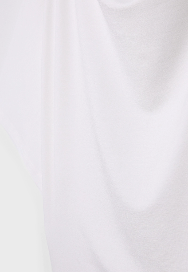 Базовая футболка с рукавами «летучая мышь»