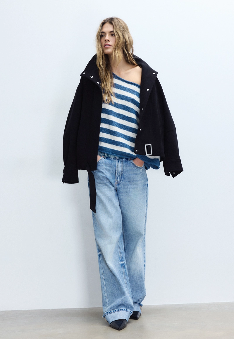 Трикотажный свитер с вырезом-лодочкой