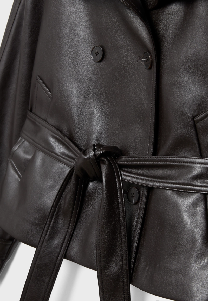 Тренч из искусственной кожи с высоким воротником