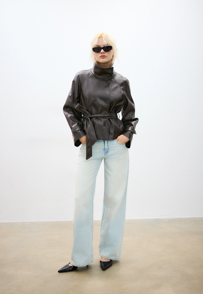 Тренч из искусственной кожи с высоким воротником