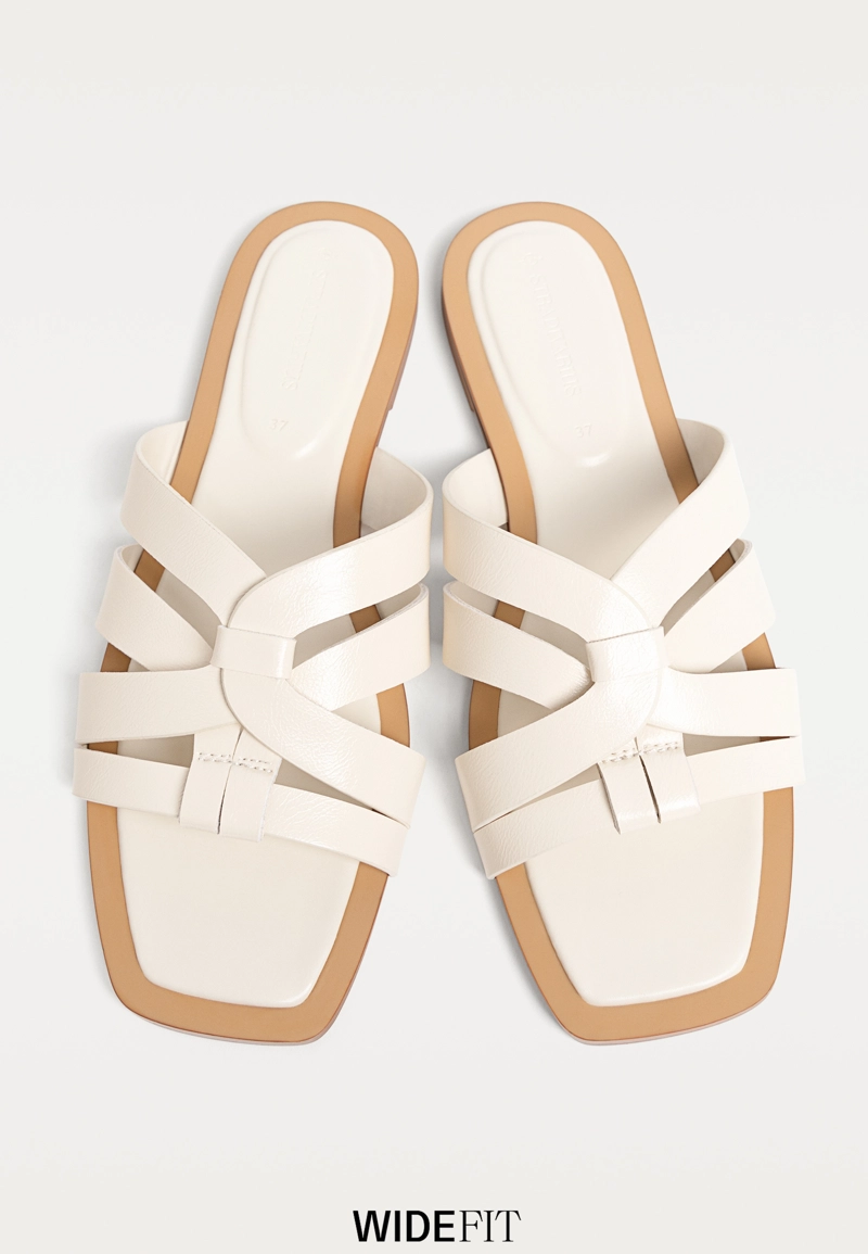 WIDE FIT. Сандалии на плоской подошве с ремешками