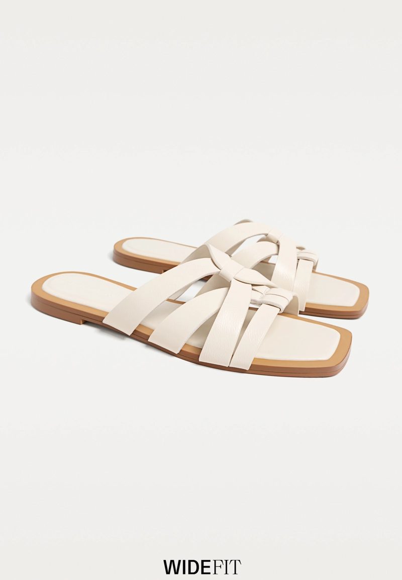 WIDE FIT. Сандалии на плоской подошве с ремешками