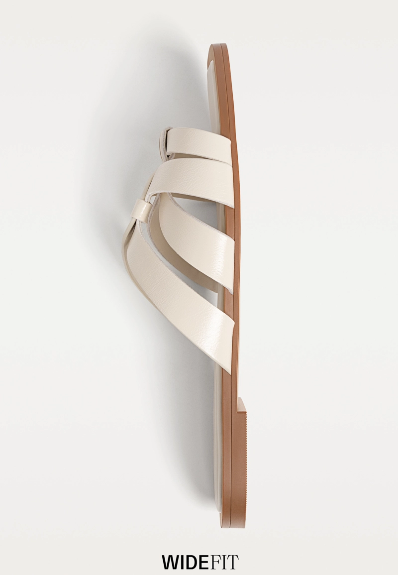 WIDE FIT. Сандалии на плоской подошве с ремешками