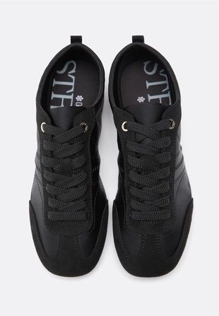 Кроссовки на тонкой подошве с глянцевым блеском- Заказать в России