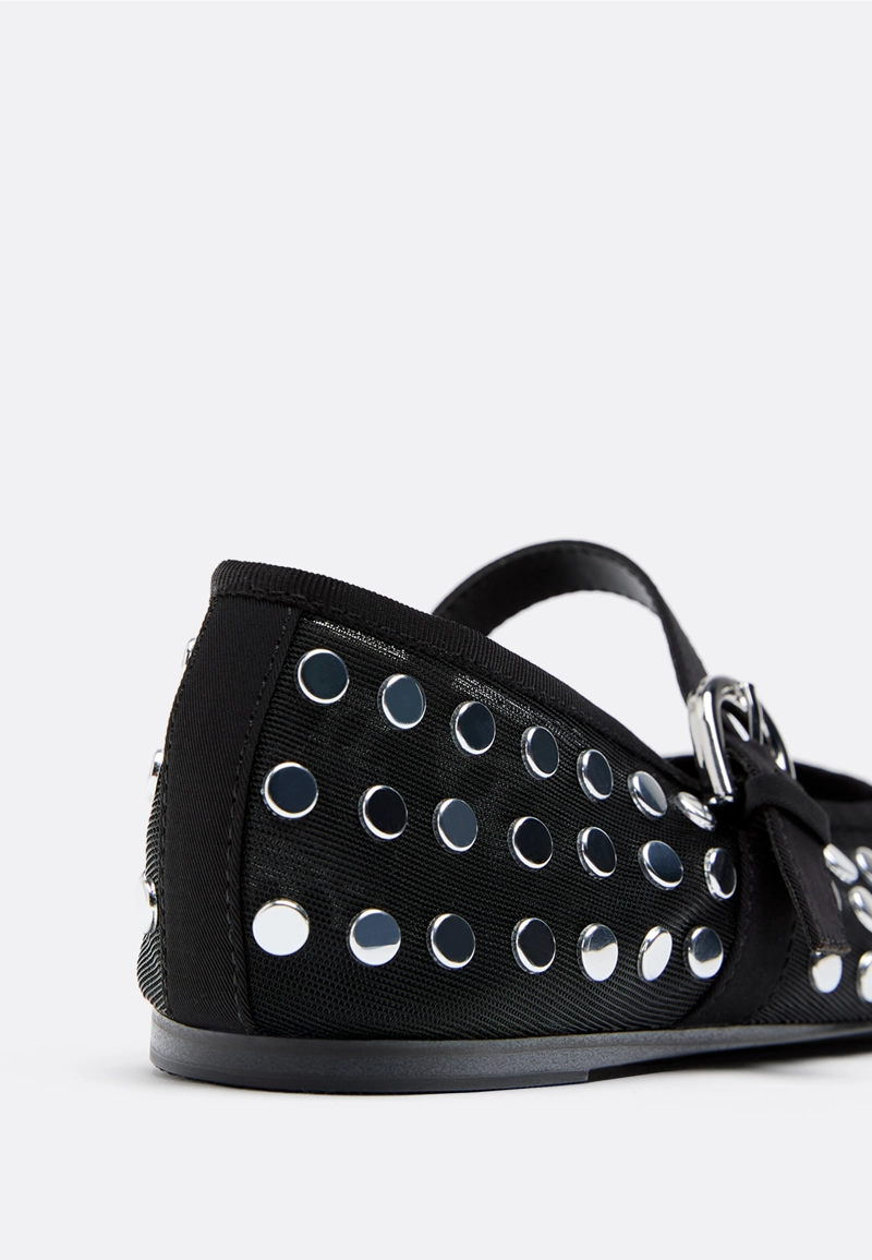 Балетки из сетки с заклепками