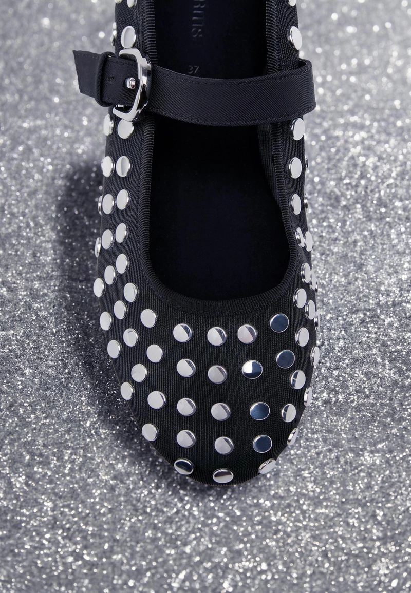 Балетки из сетки с заклепками