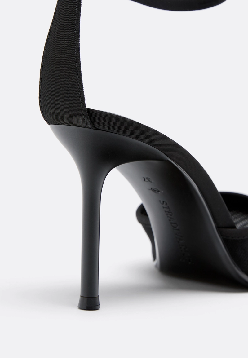 Туфли на каблуке из плотной сетки