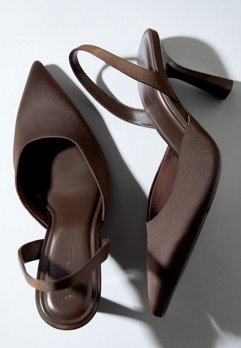 Туфли-шпильки с глянцевым блеском