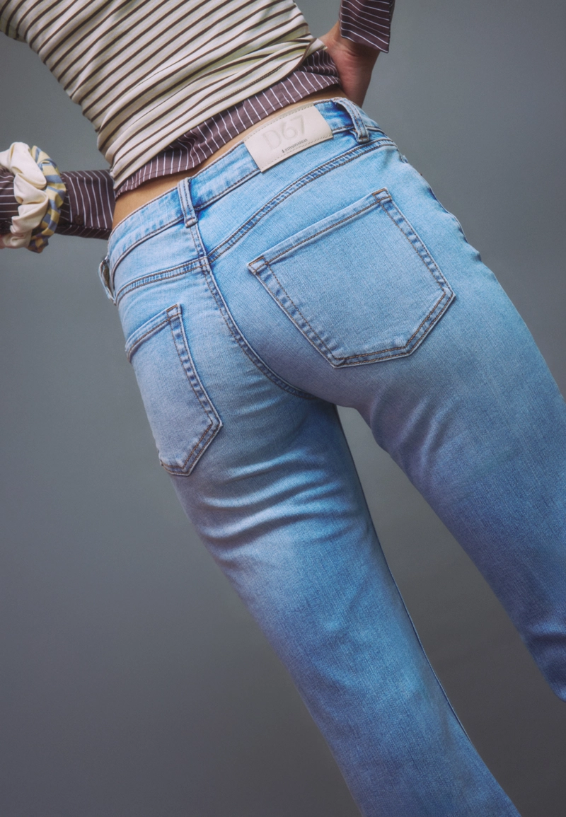 Джинсы D67 зауженные bootcut