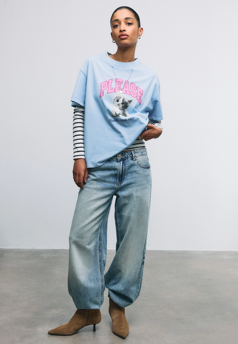 Футболка с графическим принтом и аппликацией, короткие рукава