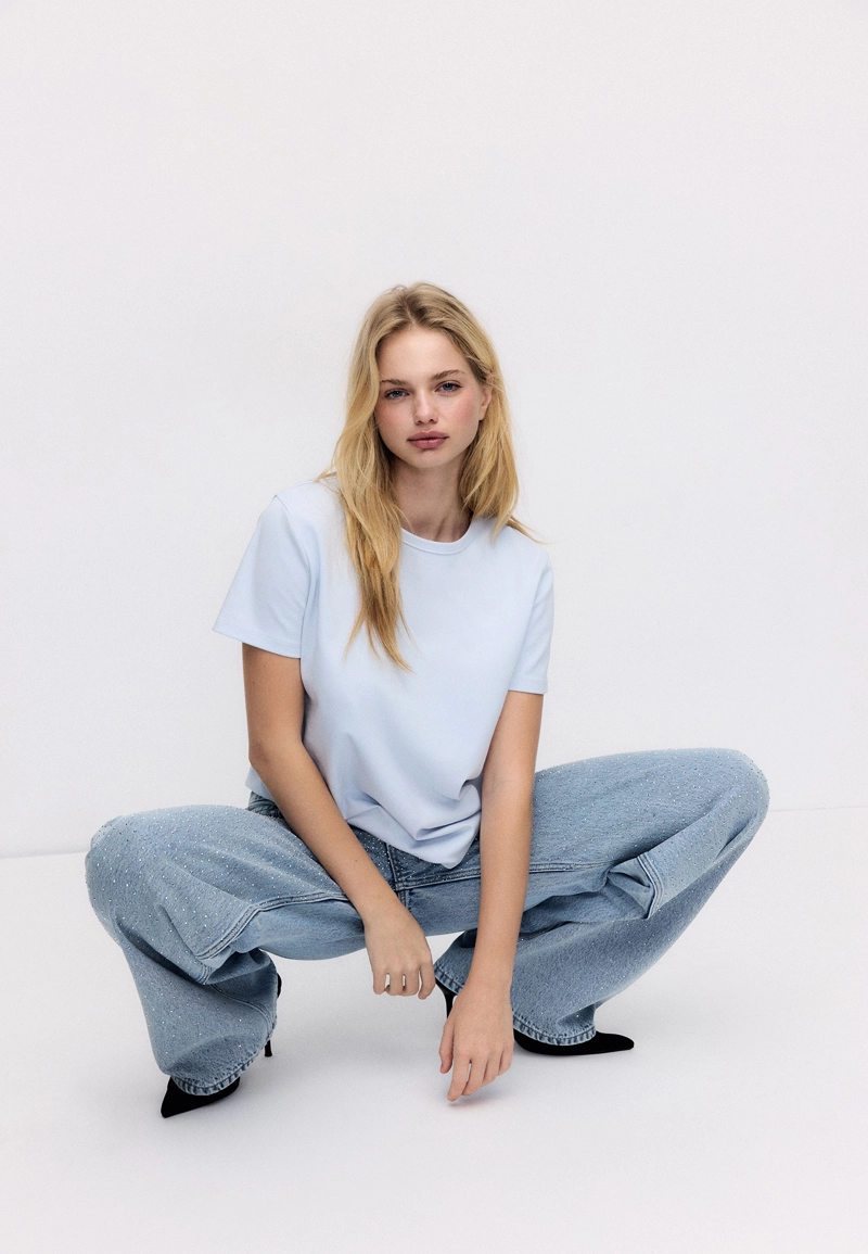 Базовая футболка regular из мягкой ткани