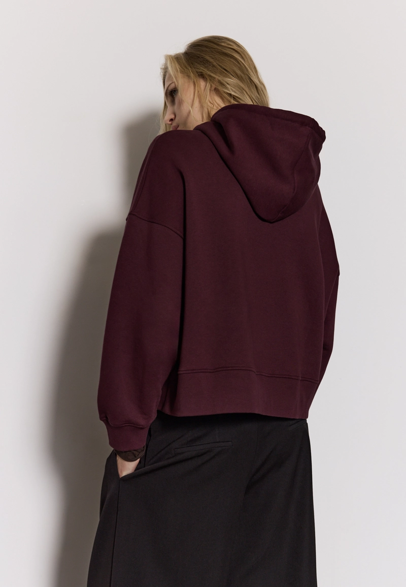 Толстовка с вышивкой и капюшоном