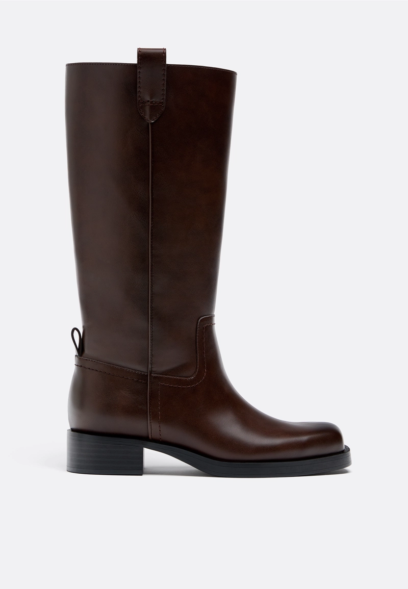 Сапоги на плоской подошве из искусственной кожи