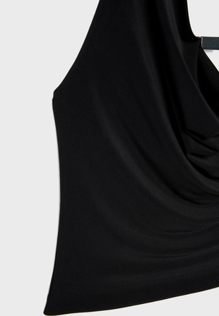 Топ с горловиной халтер и металлической деталью- Заказать в России