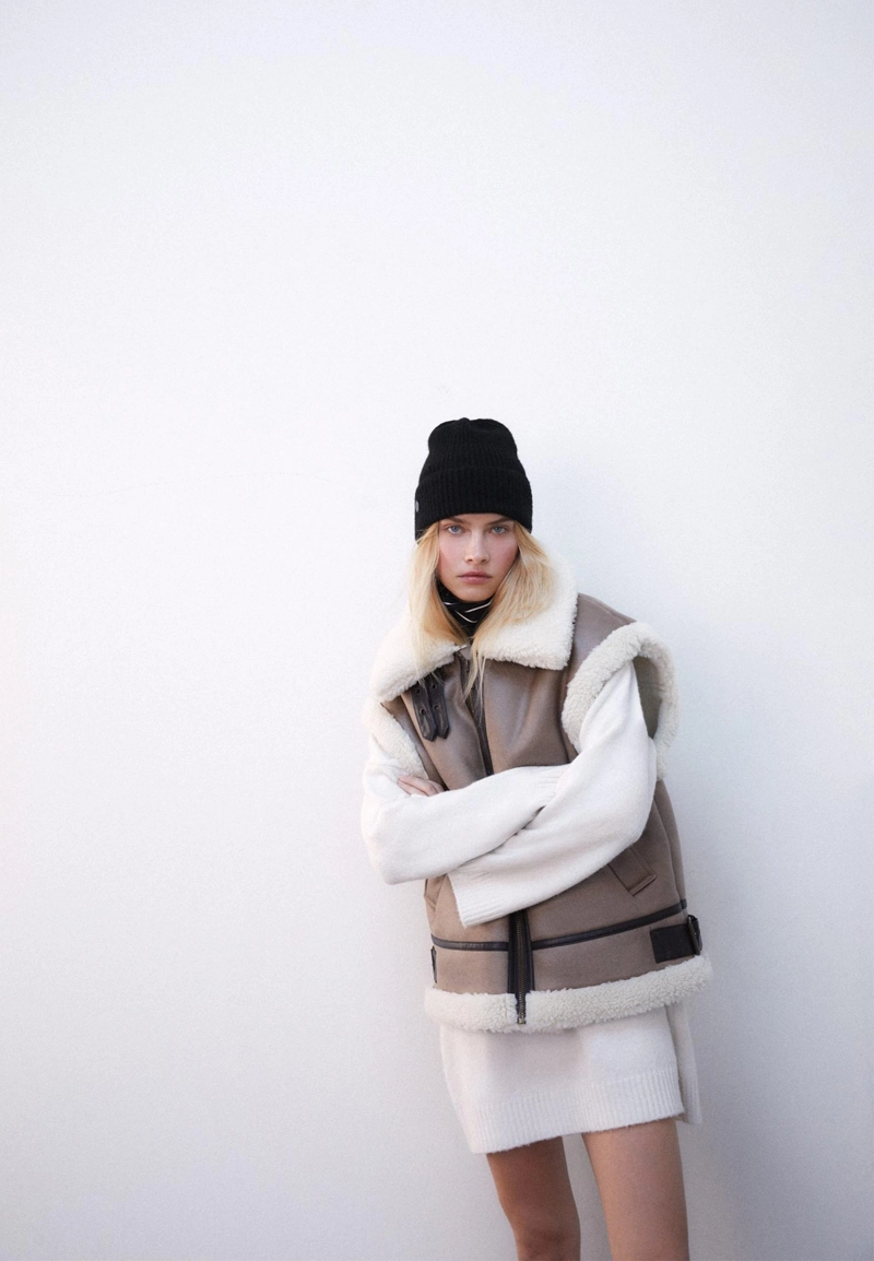 Шапка в рубчик с нашивкой