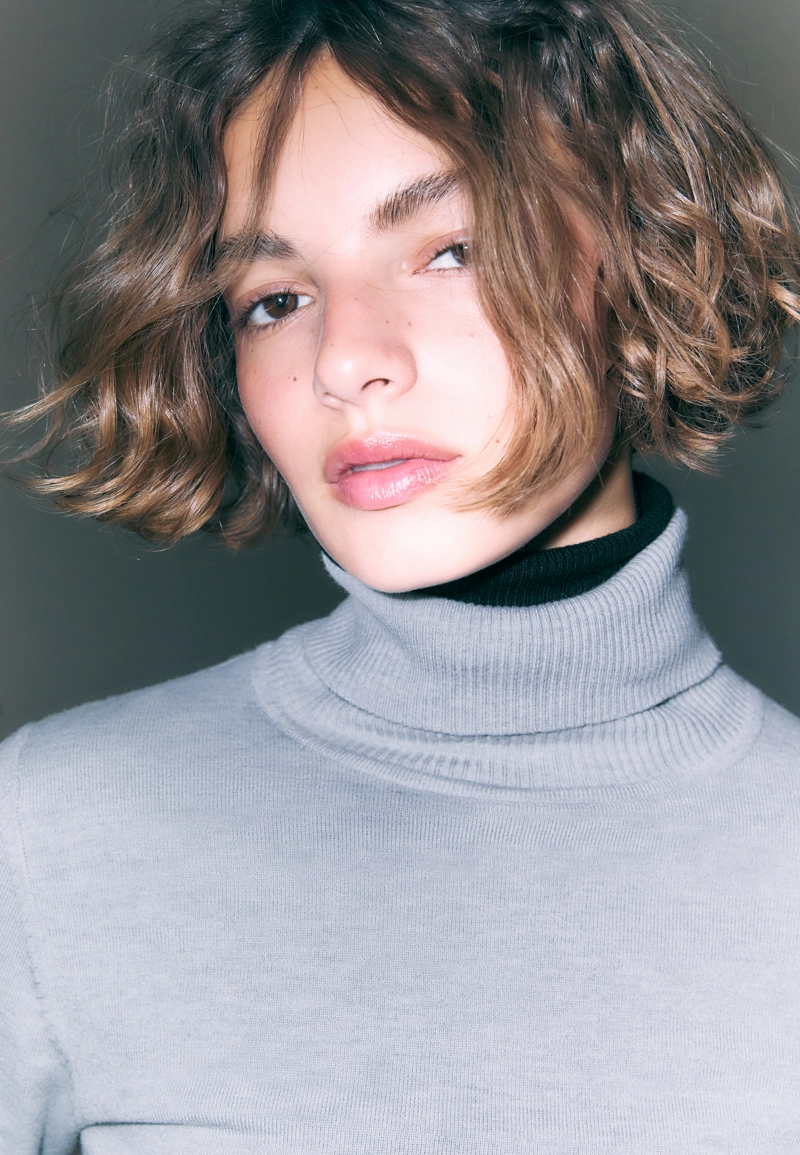 Базовый свитер гладкой вязки с высоким воротником