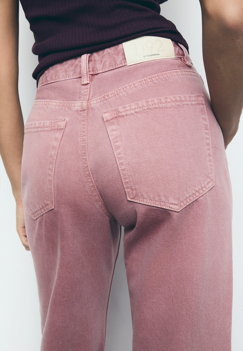 D92 Джинсы прямого широкого кроя