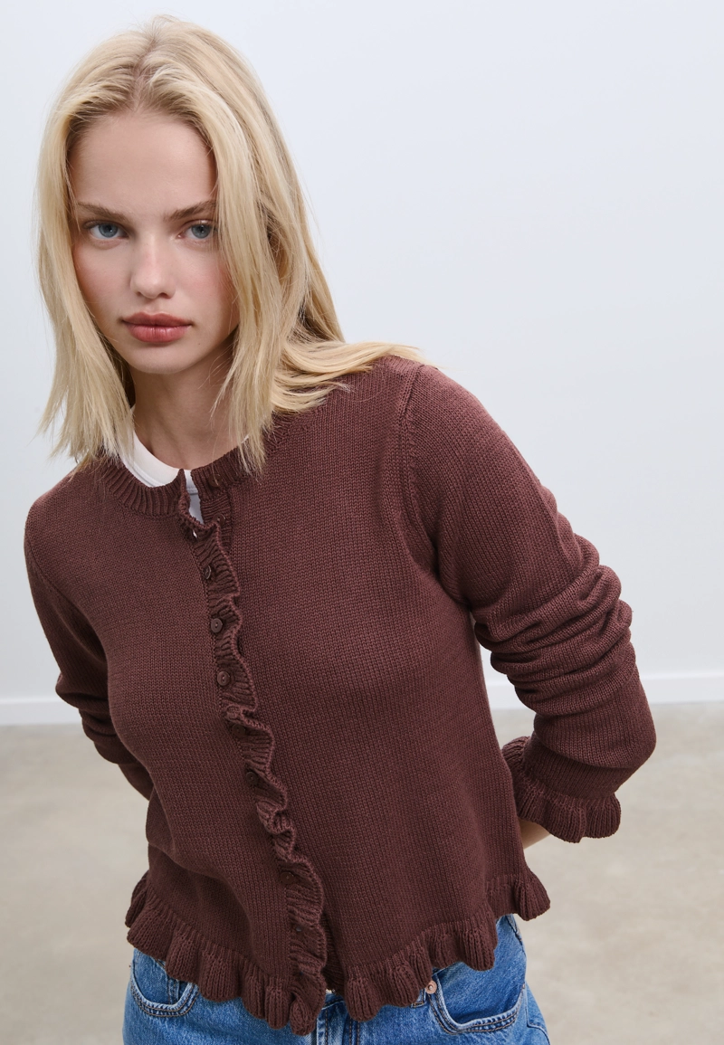 Трикотажный кардиган с пуговицами и оборками