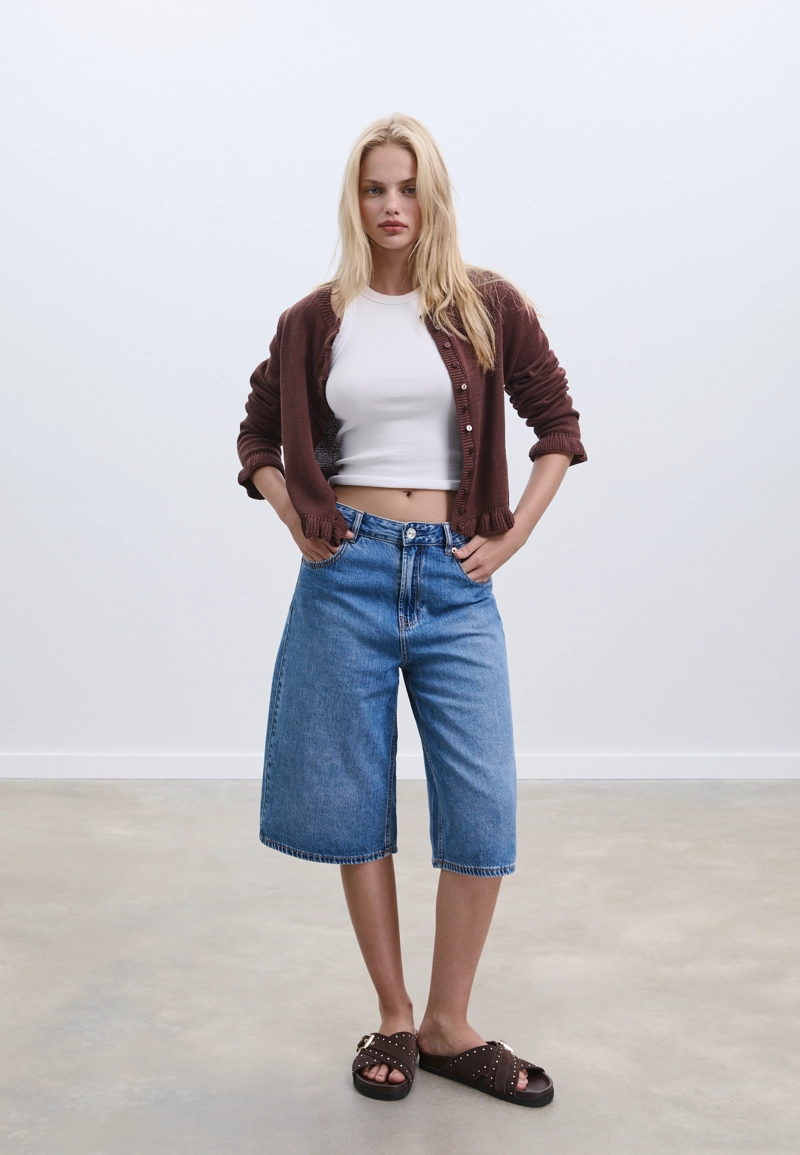 Трикотажный кардиган с пуговицами и оборками