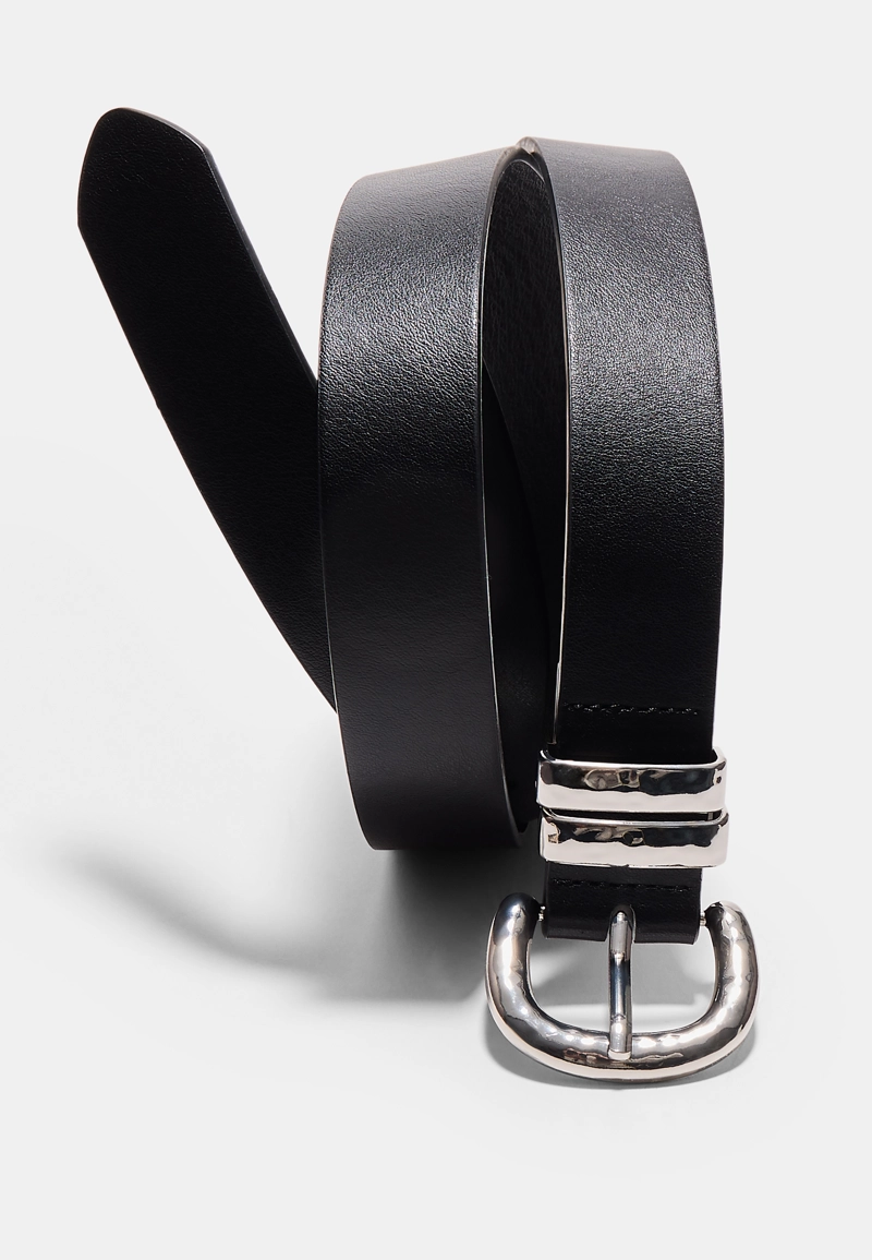 БАЗОВЫЙ РЕМЕНЬ С ЧЕКАННОЙ ПРЯЖКОЙ