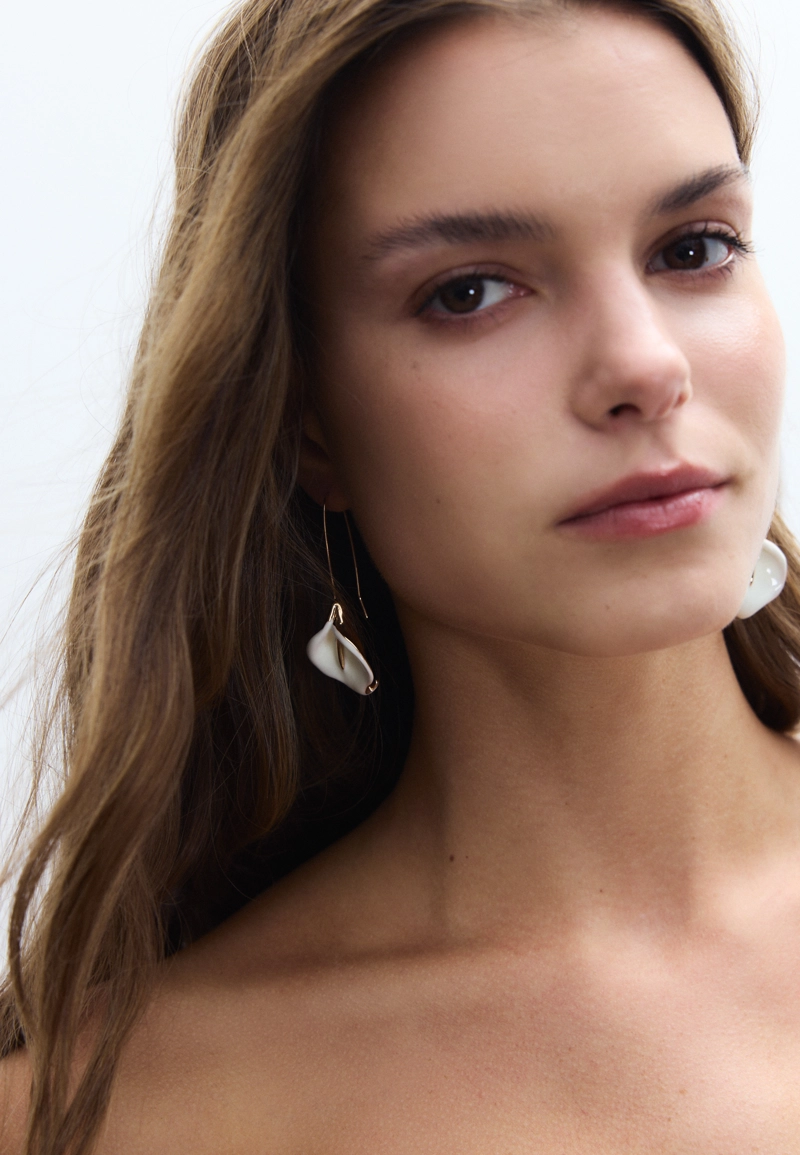 Серьги с цветком каллы