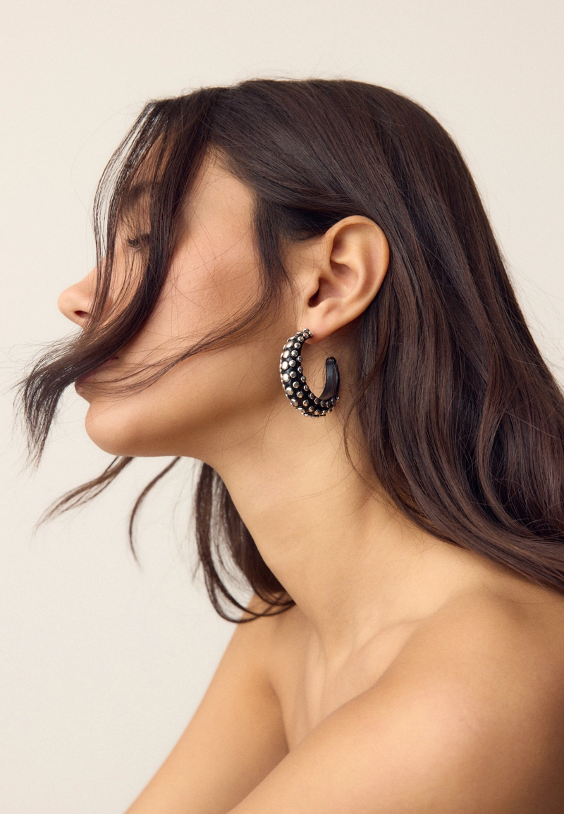 Серьги-кольца с заклепками