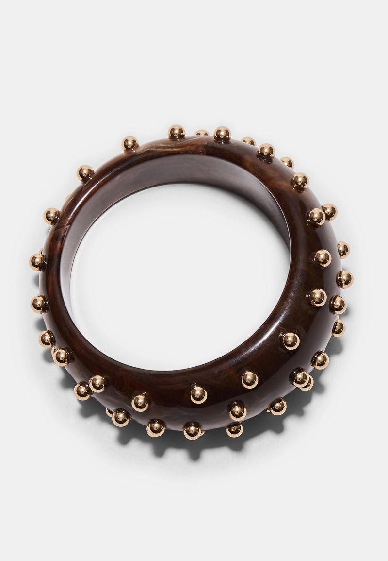 Жесткий браслет с заклепками