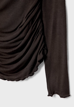 Футболка с рюшами и открытыми плечами- Заказать в России