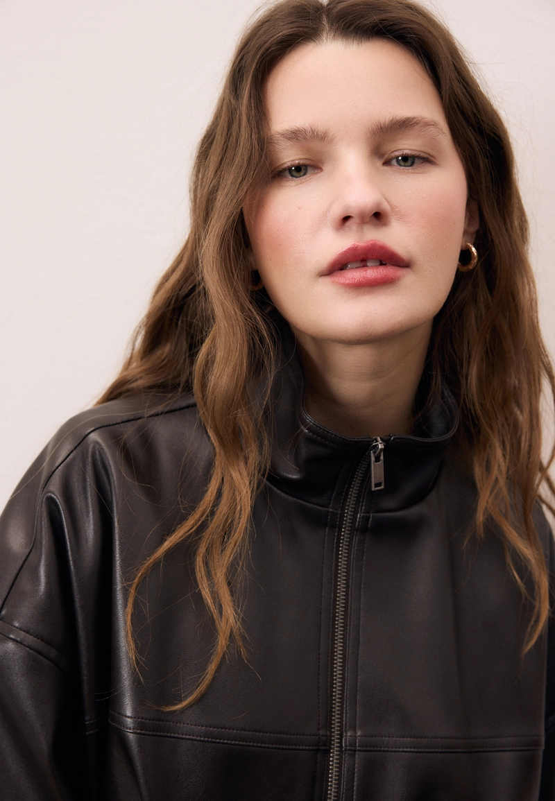 Куртка-баллон с поясом из искусственной кожи