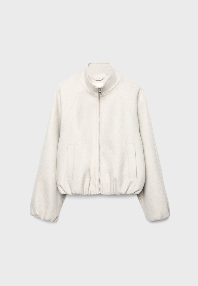 Куртка-бомбер с мягкой текстурой и объемным силуэтом