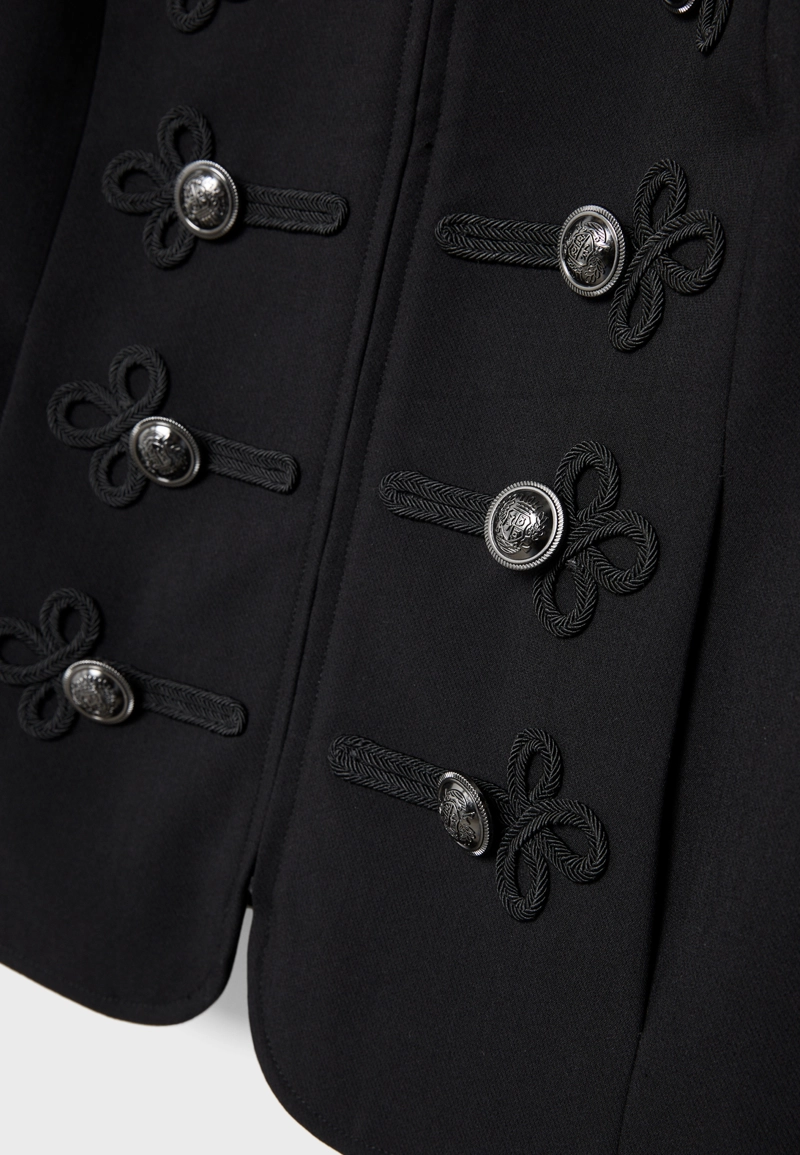 Приталенный пиджак с пуговицами с гравировкой