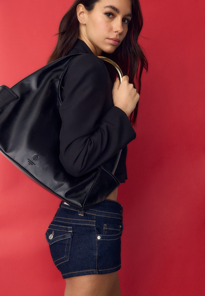 Сумка на плечо с металлической ручкой