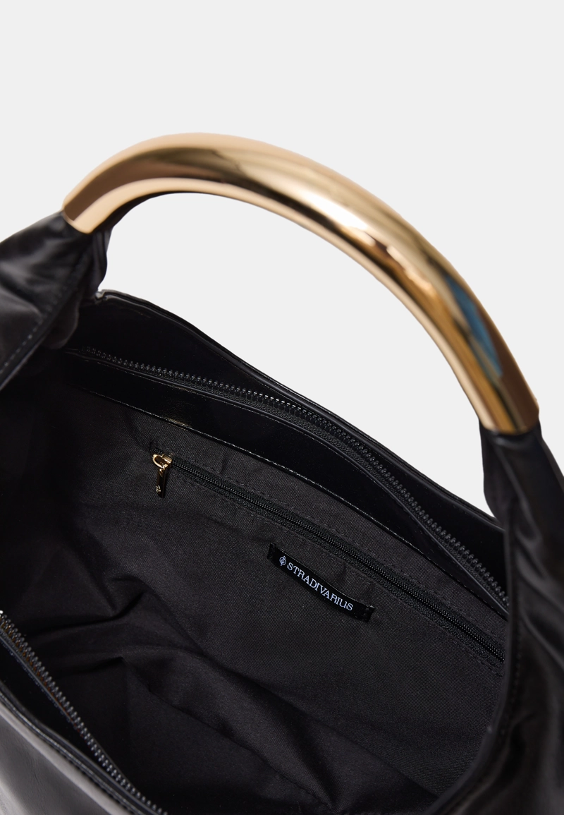 Сумка на плечо с металлической ручкой